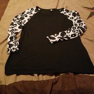 Long sleeved raglan top